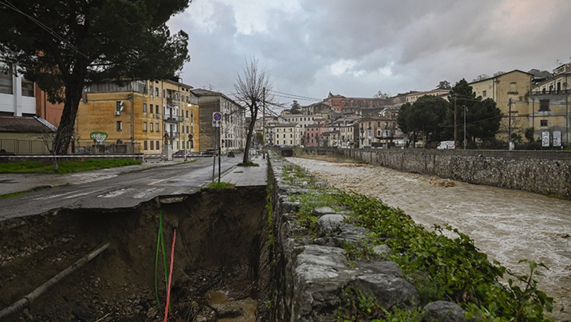 İtalya'da şiddetli yağışlar sel ve taşkınlara yol açtı - Resim : 1