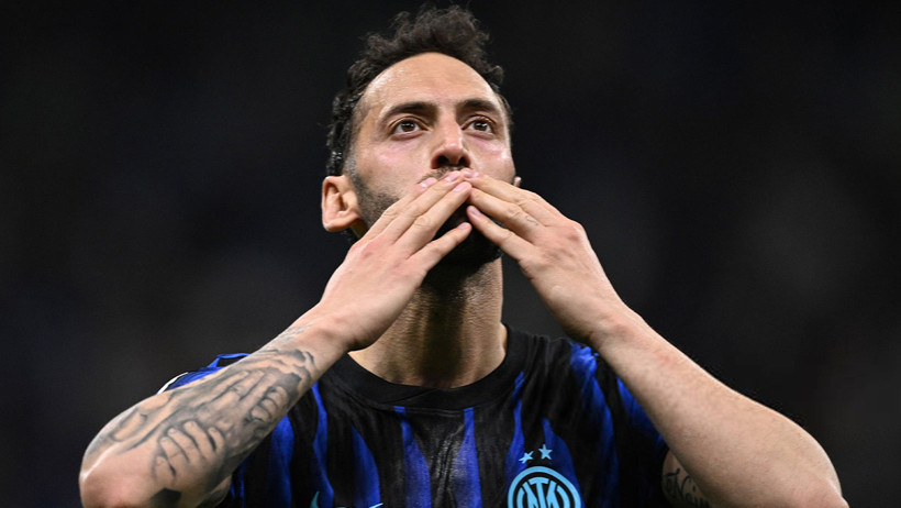 Hakan Çalhanoğlu 7 gollü Inter-Roma maçına imzasını attı: Zeki Çelik yıkıldı - Resim : 1