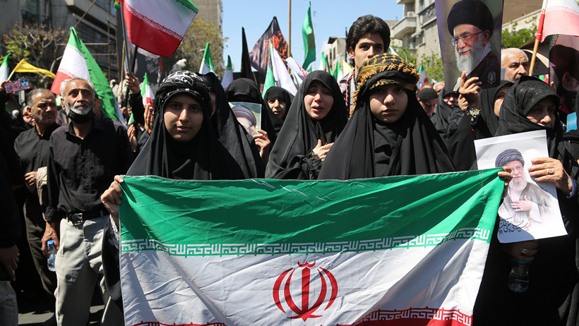 Tahran’da 10 binler Hamaney’i andı: Öldürülmesinin üzerinden 40 gün geçti - Resim : 4