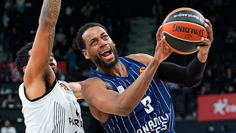 Larkin geri döndü: Anadolu Efes Partizan'ı uzatmalarda devirdi - Resim : 4
