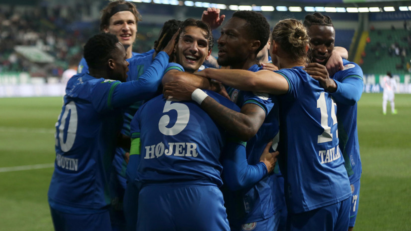 Karadeniz derbisinde farklı sonuç: Rizespor Samsunspor'u 4-1 yendi - Resim : 2