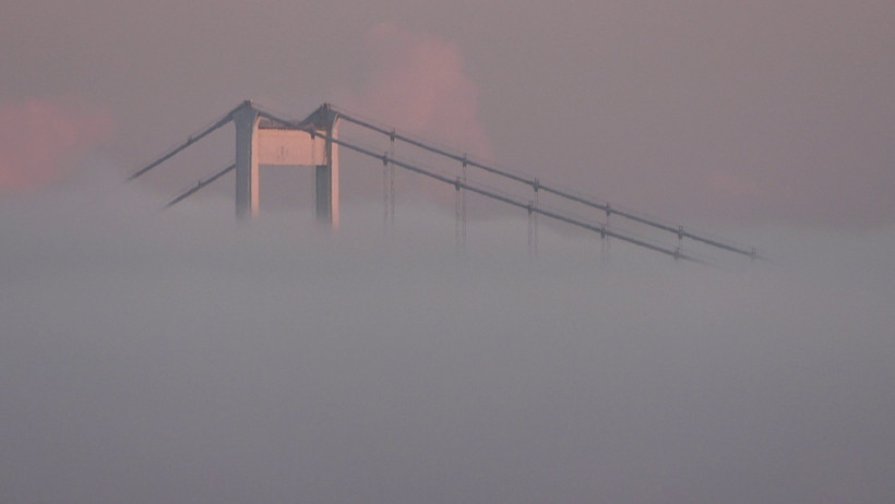 İstanbul’un simgesi sisten kayboldu: Gökyüzü ve deniz birleşti - Resim : 1