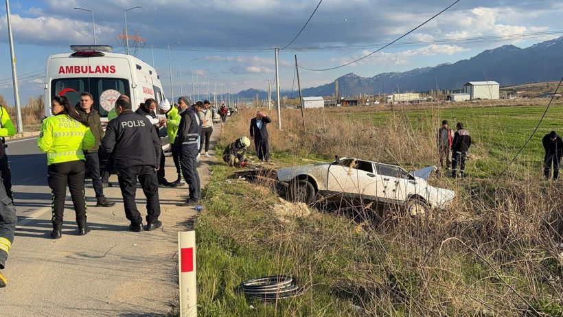 Konya’da korkunç kaza: Otomobil şarampole yuvarlandı… 2 yaralı - Resim : 2
