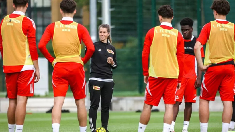 Bundesliga'da tarihe geçti: İlk kadın teknik direktör oldu - Resim : 1