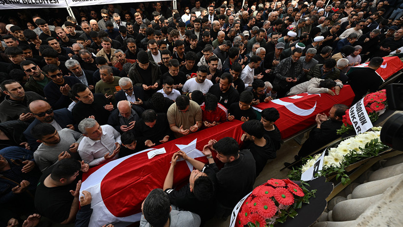 Öldürülen öğretmen ve öğrenciler son yolculuğuna uğurlanıyor - Resim : 5