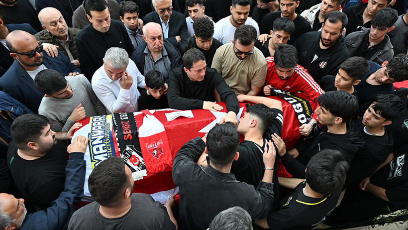 Öldürülen öğretmen ve öğrenciler son yolculuğuna uğurlanıyor - Resim : 6