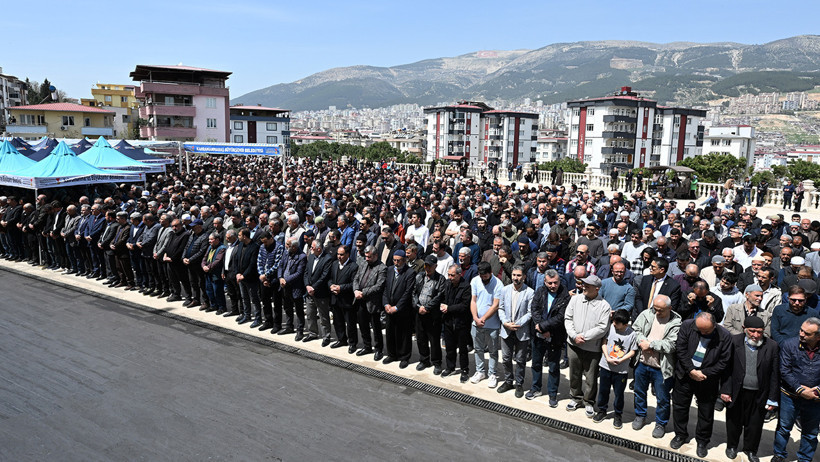 Öldürülen öğretmen ve öğrenciler son yolculuğuna uğurlanıyor - Resim : 1