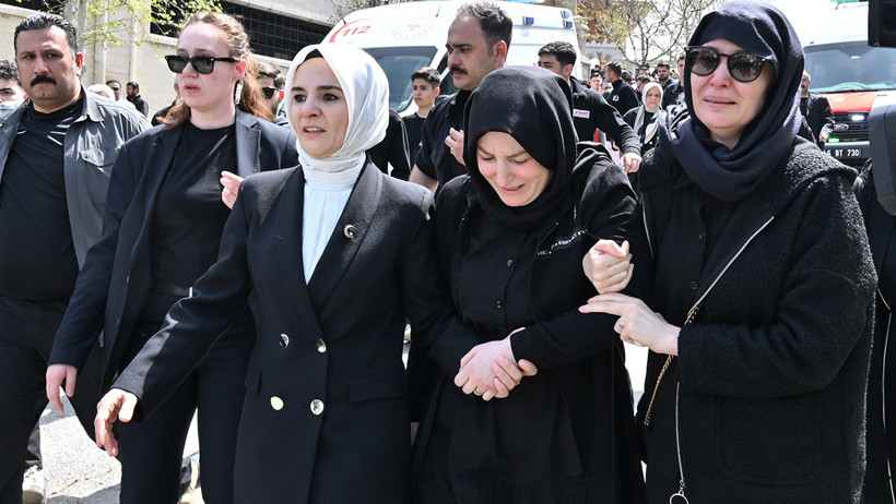 Öldürülen öğretmen ve öğrenciler son yolculuğuna uğurlanıyor - Resim : 8