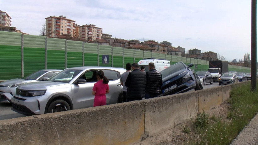 Kartal’da 6 araç birbirine girdi: Zincirleme kaza trafiği felç etti - Resim : 3