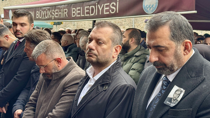 Trabzonspor'un eski başkanı Atay Aktuğ son yolculuğuna uğurlandı - Resim : 7