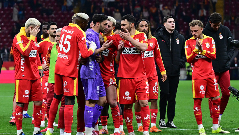 Galatasaray taraftarının ıslıkladığı Günay sahada gözyaşlarını tutamadı - Resim : 3