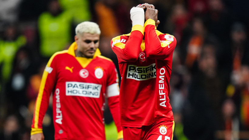 Maç sonu hakemin üzerine yürüyen Osimhen kart gördü - Resim : 3