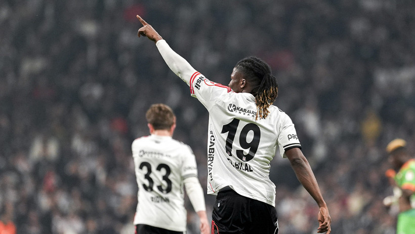 Beşiktaş'ta El Bilal Toure kararı: Herkes ters köşe oldu - Resim : 1