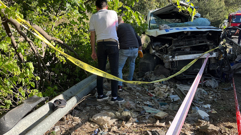 İzmir'de freni arızalanan tır 9 araca çarptı: Ölü ve yaralılar var - Resim : 2