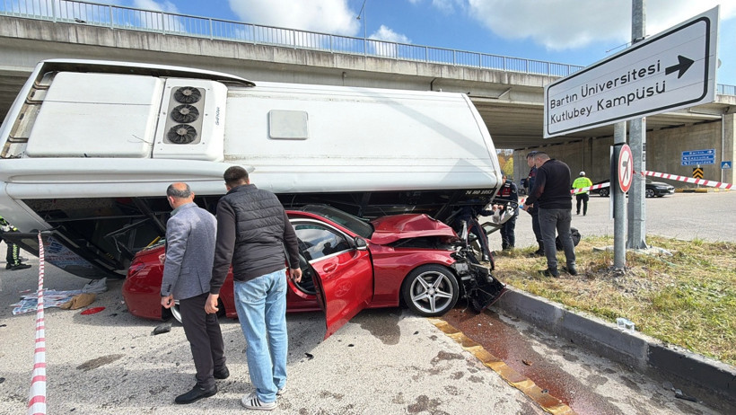 Öğrencileri taşıyan otobüs devrildi: 46 yaralı - Resim : 1