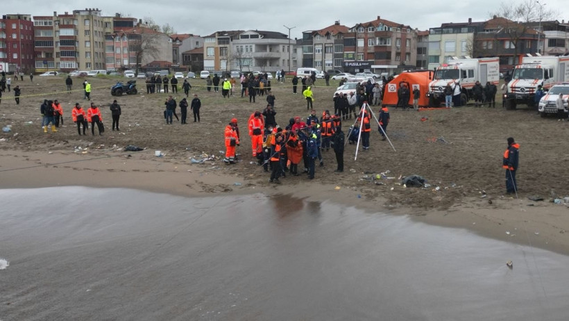 Kamerun bayraklı NINOVA gemisi Karasu'da karaya oturdu, 8 mürettebat kurtarıldı — image 3