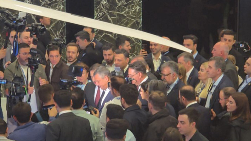 Özgür Özel'den BAYKAR'ın standına ziyaret - Resim : 2