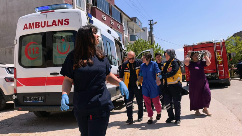 Anne ile kızını komşular kurtardı: Saç kurutma makinesi patladı alev aldı - Resim : 2