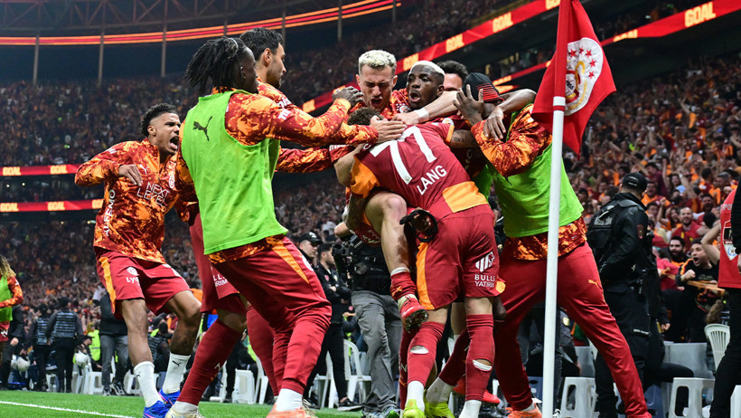 Galatasaray şampiyonluğunu ilan etti: Rams Park'ta tarihi geri dönüş - Resim : 1