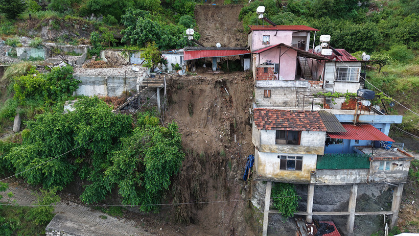 Hatay’da sel felaketi: Can kayıpları var, okullar tatil edildi - Resim : 2