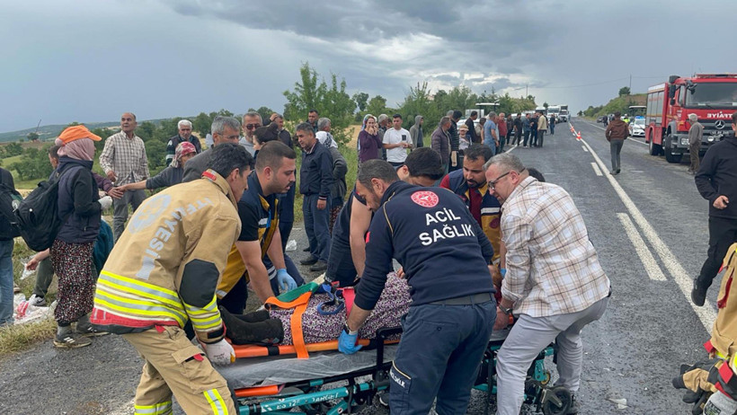 Peş peşe çarptılar: Manisa'da katliam gibi kaza: 8 yaralı - Resim : 4