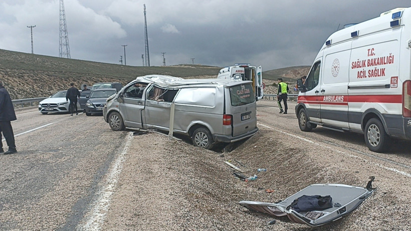 Sivas’ta bayram yolunda can pazarı: 1 ölü, 8 yaralı - Resim : 2