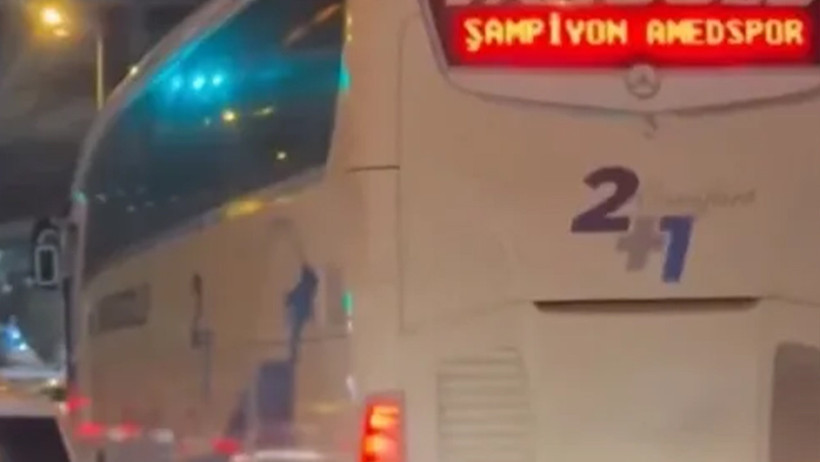 Trabzon’da 'Şampiyon Amedspor' yazılı otobüs tepki çekti - Resim : 1