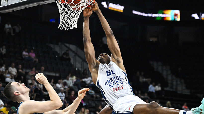 Anadolu Efes Türk Telekom’u 86-75 mağlup ederek seride öne geçti - Resim : 3