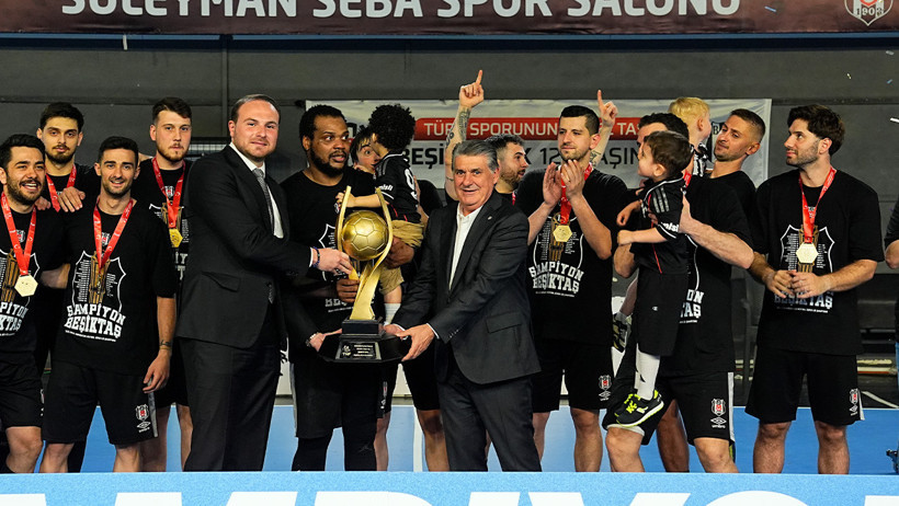 Hentbol Erkekler Süper Ligi'nde şampiyon Beşiktaş kupasına kavuştu - Resim : 1