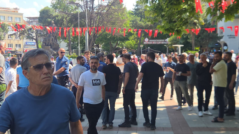 Tam bıçağı çekecekken: Sivil polisler havaya ateş açarak dehşeti önledi - Resim : 2