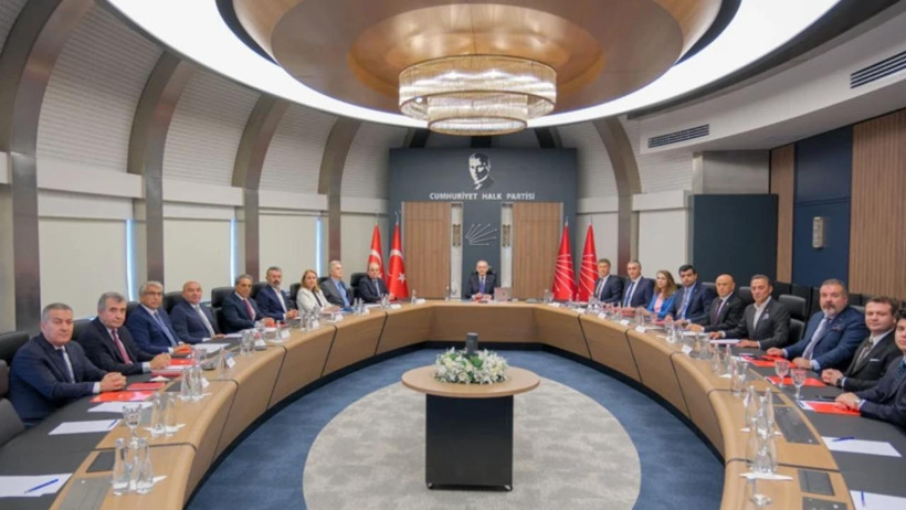 CHP'de gözler salıya çevrildi: Kılıçdaroğlu kürsüye çıkıyor - Resim : 1