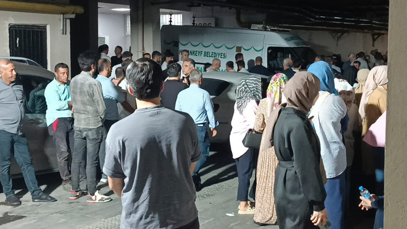 Görenler suya atladı ama mucize gerçekleşmedi: Hastaneden acı haber geldi - Resim : 1