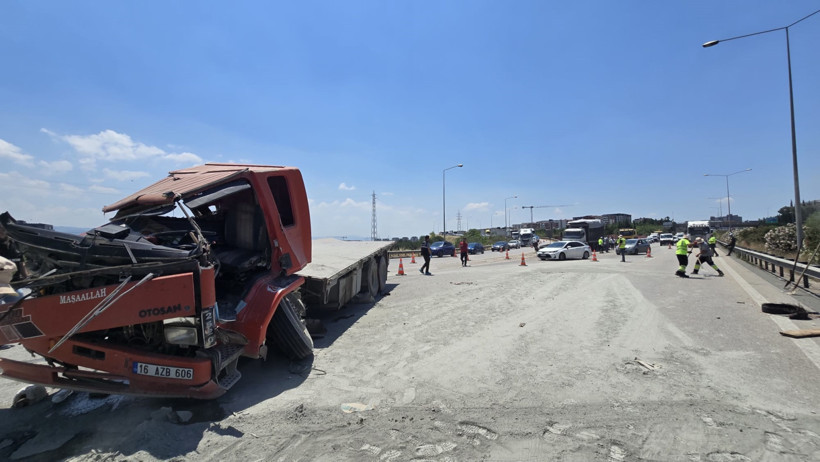 Kontrolden çıkan TIR dehşet saçtı: Bursa'da zincirleme kaza: 1 ölü 1 yaralı - Resim : 5