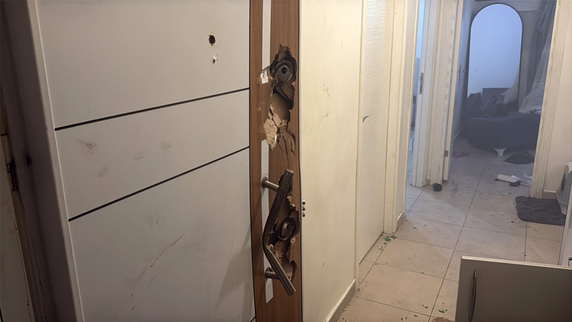 Antalya’da korku dolu anlar: Kadın evini ateşe verip kapıyı kilitledi - Resim : 1