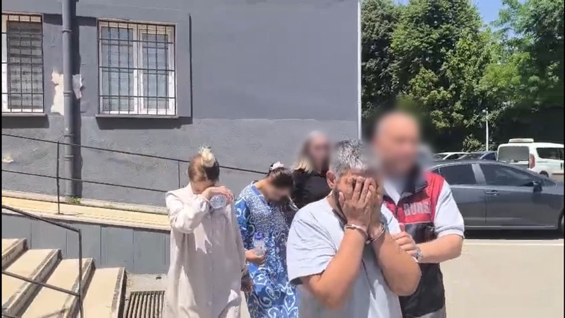Açamadıkları çelik kasayı kucaklayıp kaçtılar: Milyonluk vurgun polisin uygulamasına tesadüfen takıldı - Resim : 1