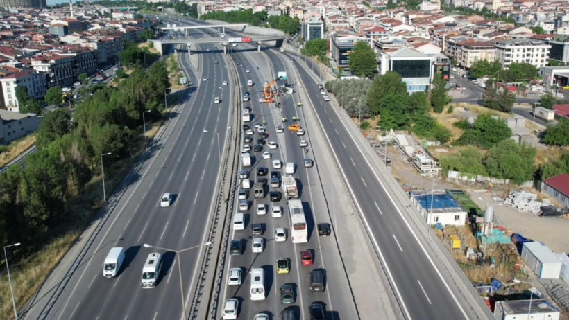 TEM’de dehşet anları: Midibüs bariyerlere çarptı: 12 yaralı - Resim : 4