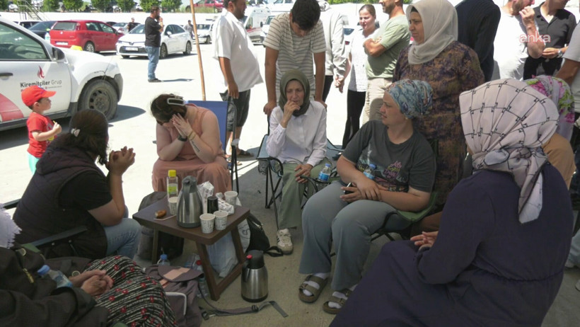 Özşen Madencilik işçilerinin direnişi 27 gündür sürüyor...İşçi yakını: "Resmen bizim üzerimize ateş açtılar" - Resim : 1