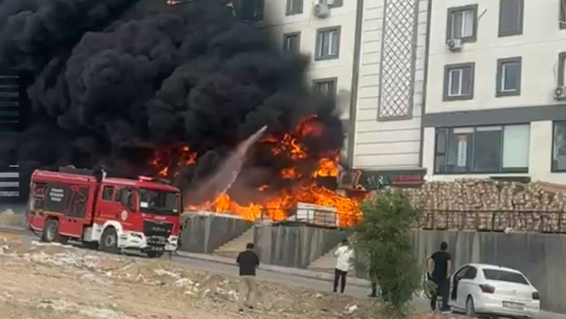 Karton kutular tutuştu: Beyaz İnci Sitesi’ni yakan anlar görüntülendi - Resim : 4