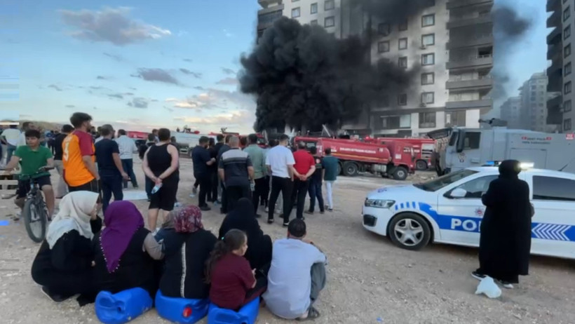Karton kutular tutuştu: Beyaz İnci Sitesi’ni yakan anlar görüntülendi - Resim : 2