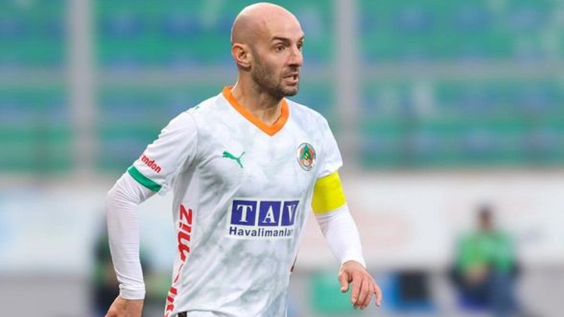 Alanyaspor'da bir devir sona erdi: Kaptan Efecan Karaca ile yollar ayrıldı - Resim : 1
