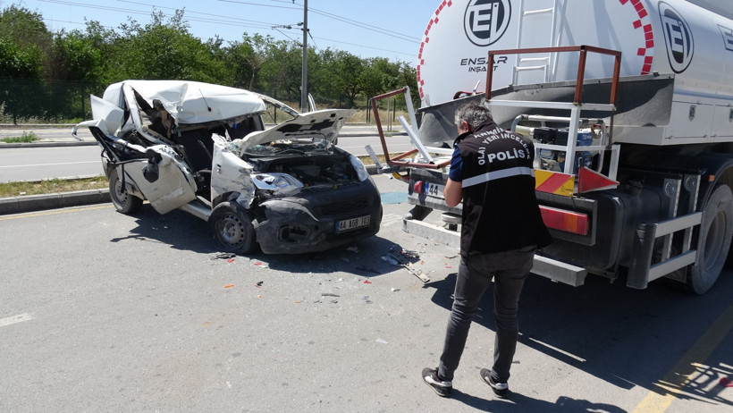 Malatya’da korkunç kaza: Otomobil su tankerine çarptı - Resim : 3