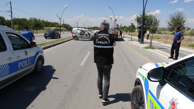 Malatya’da korkunç kaza: Otomobil su tankerine çarptı - Resim : 1