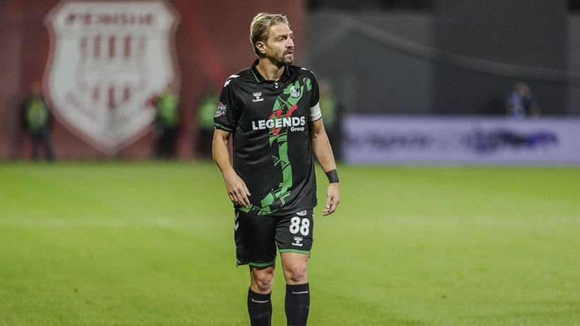 Caner Erkin 37 yaşında futbolu bıraktı: Gördüğü toplam kartlar dikkat çekti - Resim : 1