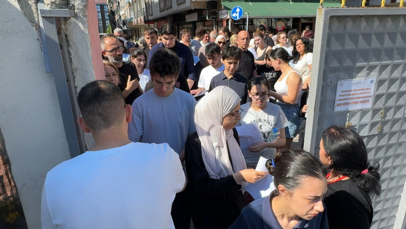 YKS'de çaresizliğin ve azmin fotoğrafı: Biri telleri aşamadı, diğeri engel tanımadı - Resim : 1