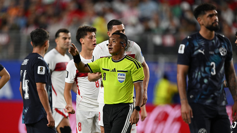 Montella Paraguay maçında gördüğü sarı kartla Dünya Kupası tarihine geçti - Resim : 1
