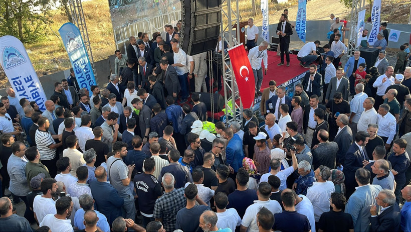 13 mahkumun can verdiği yerde yeni dönem: Belediye binasının temeli atıldı - Resim : 1