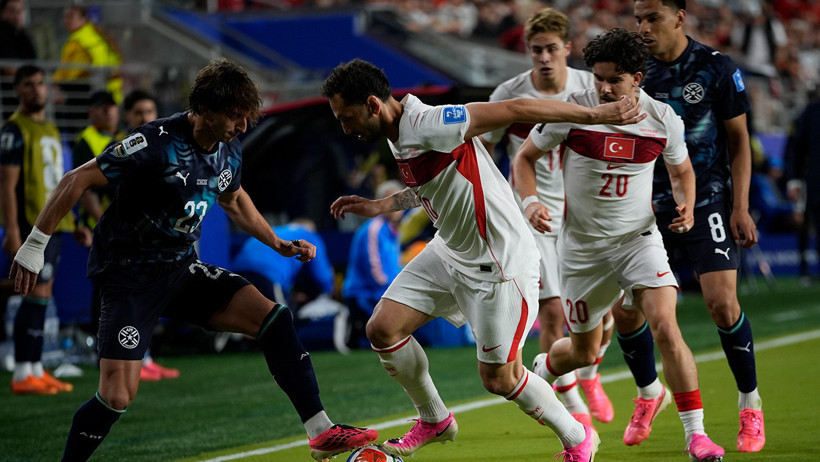 Caner Erkin Montella'yı ihanetle suçladı: Maç sonu topa tuttu - Resim : 2