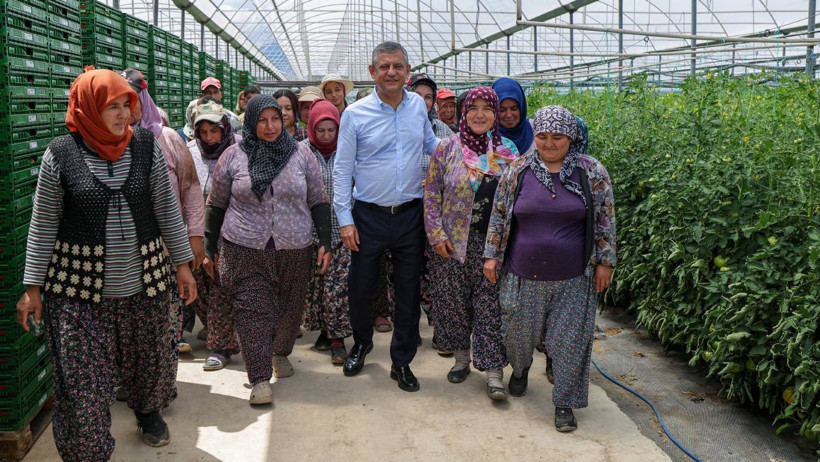 Özgür Özel Burdur'da tarım işçileriyle buluştu - Resim : 1