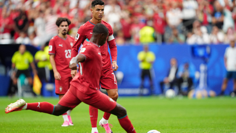 Portekiz ikinci maçta gövde gösterisi yaptı: Ronaldo rekorları altüst etti - Resim : 4