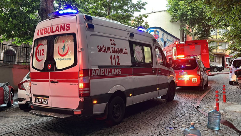 Fatih'te iş hanında korkutan yangın: 1 yaralı - Resim : 1